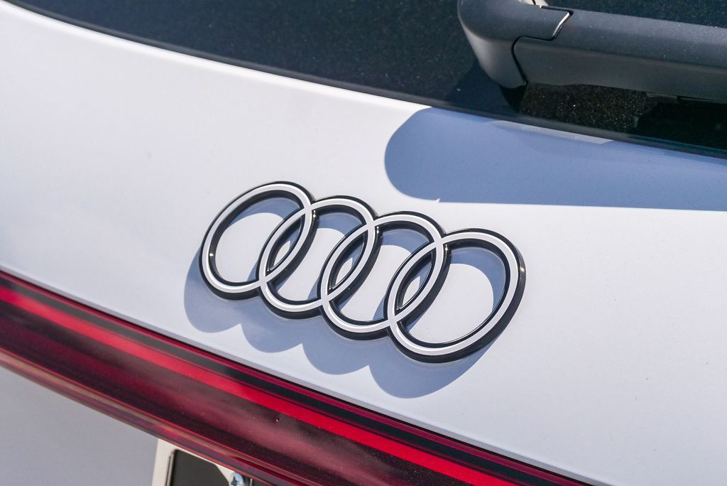Thumbnail: 2025 Audi Q5 - 6