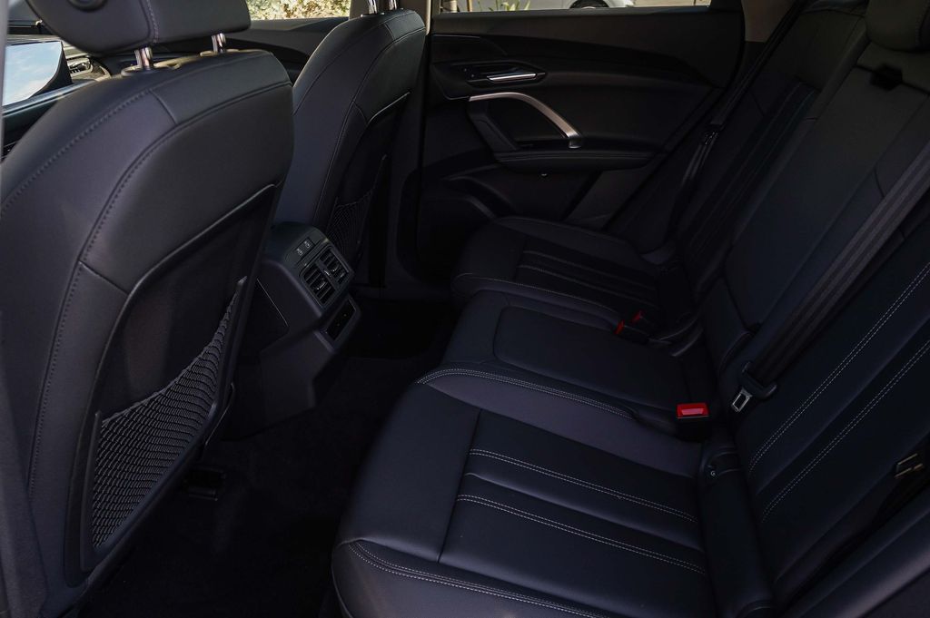 Thumbnail: 2026 Audi Q5 - 12