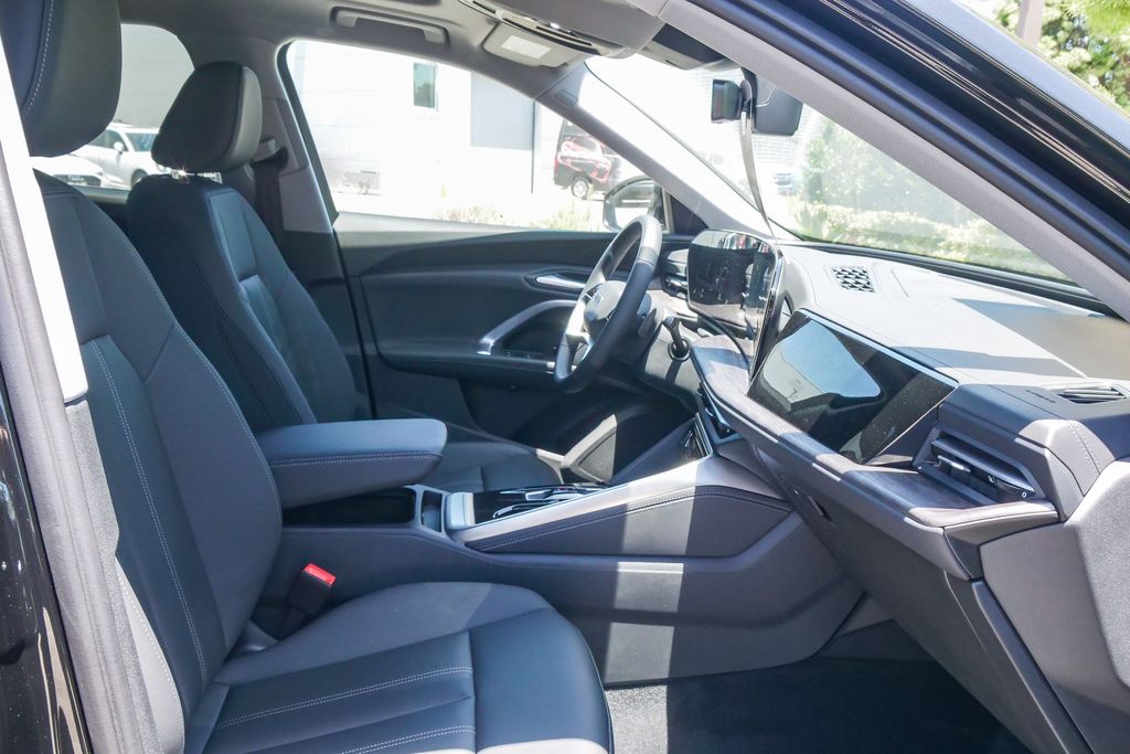 Thumbnail: 2026 Audi Q5 - 10