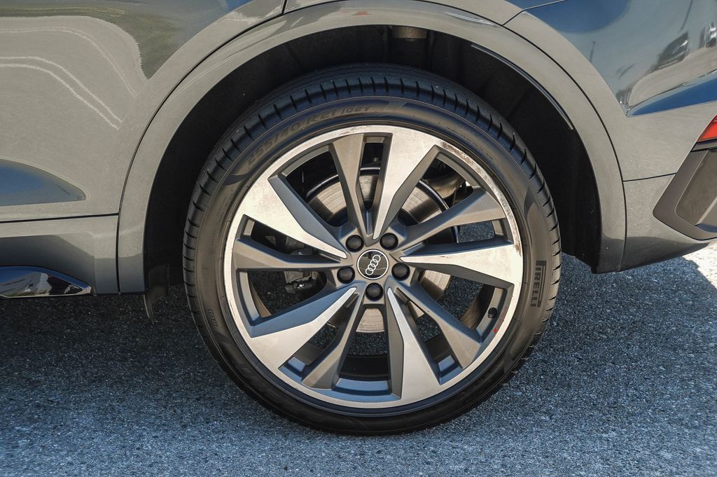 Thumbnail: 2023 Audi SQ5 - 22