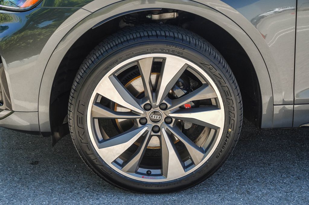 Thumbnail: 2023 Audi SQ5 - 7