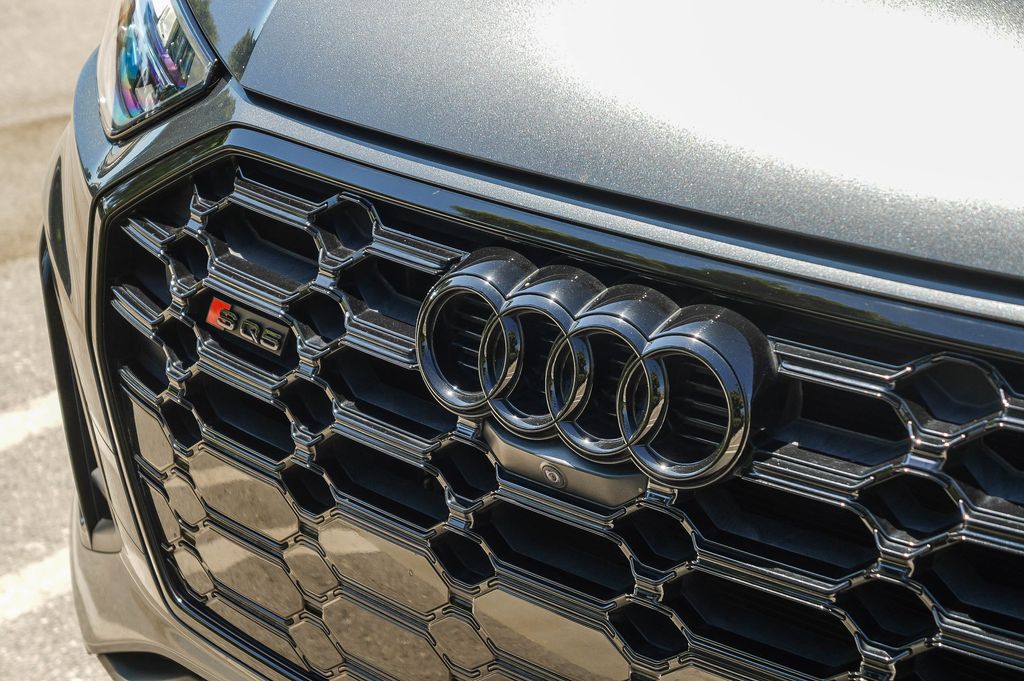 Thumbnail: 2023 Audi SQ5 - 6