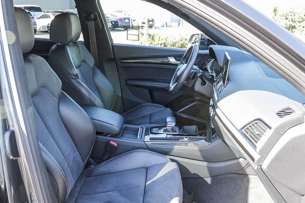 Thumbnail: 2022 Audi SQ5 - 9