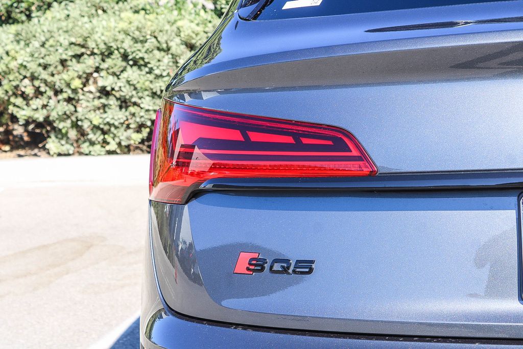 Thumbnail: 2022 Audi SQ5 - 17