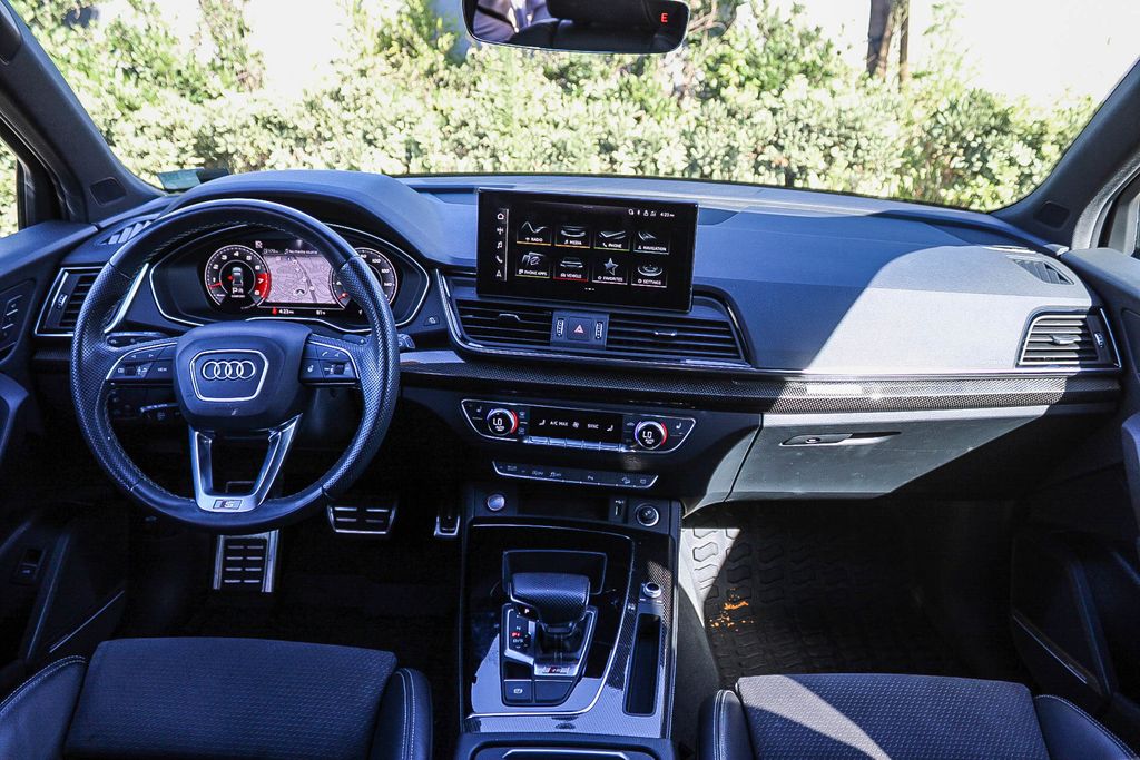 Thumbnail: 2022 Audi SQ5 - 2