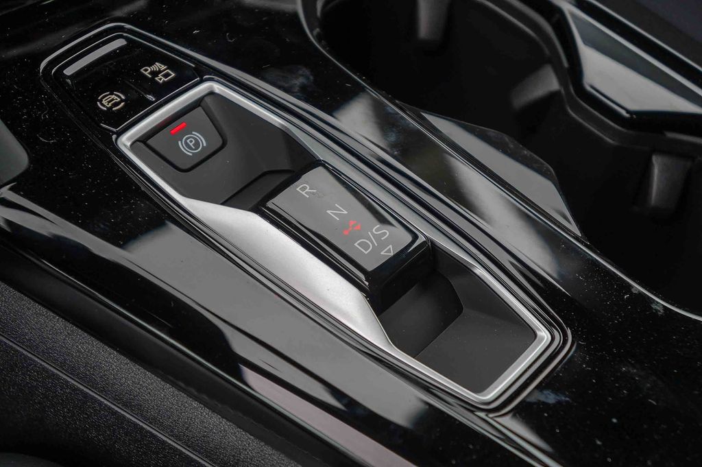 Thumbnail: 2026 Audi SQ5 - 14