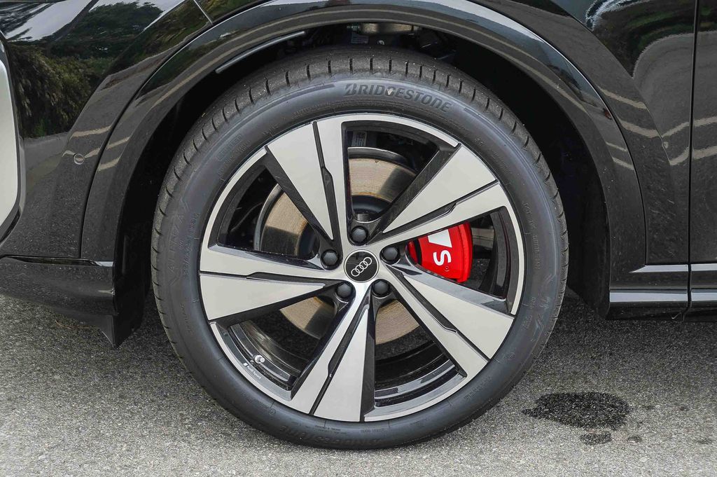 Thumbnail: 2026 Audi SQ5 - 7