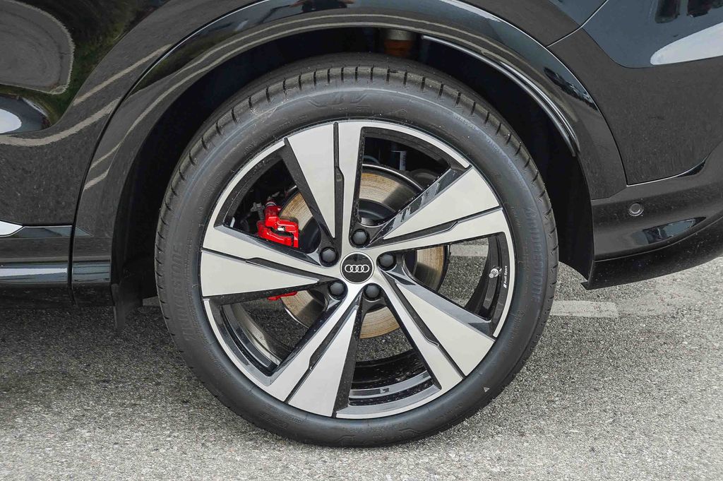 Thumbnail: 2026 Audi SQ5 - 20