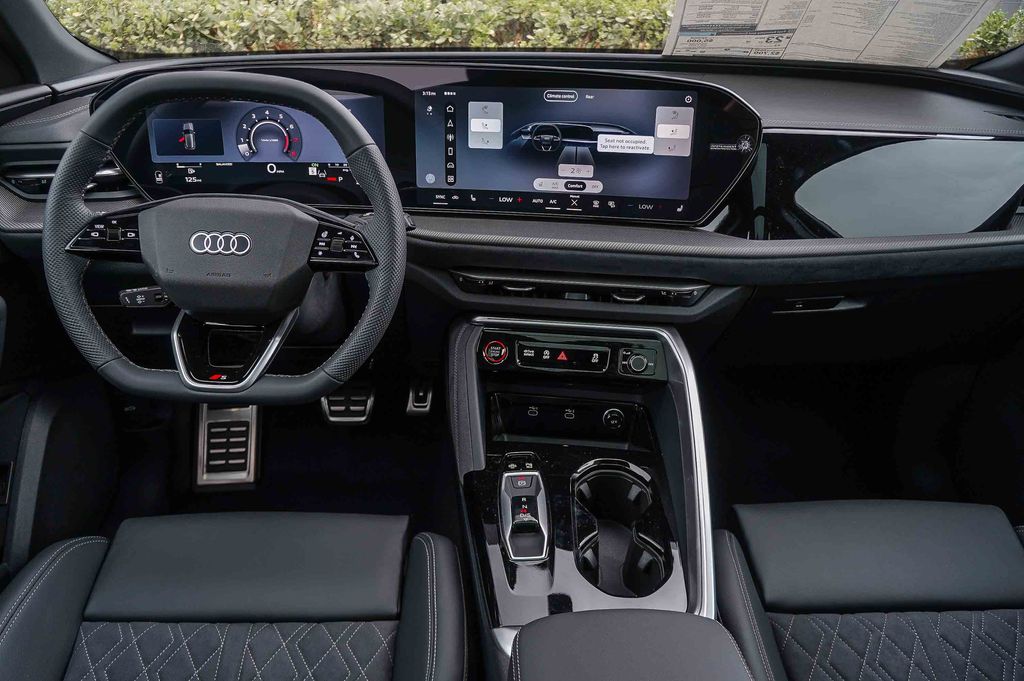 Thumbnail: 2026 Audi SQ5 - 2