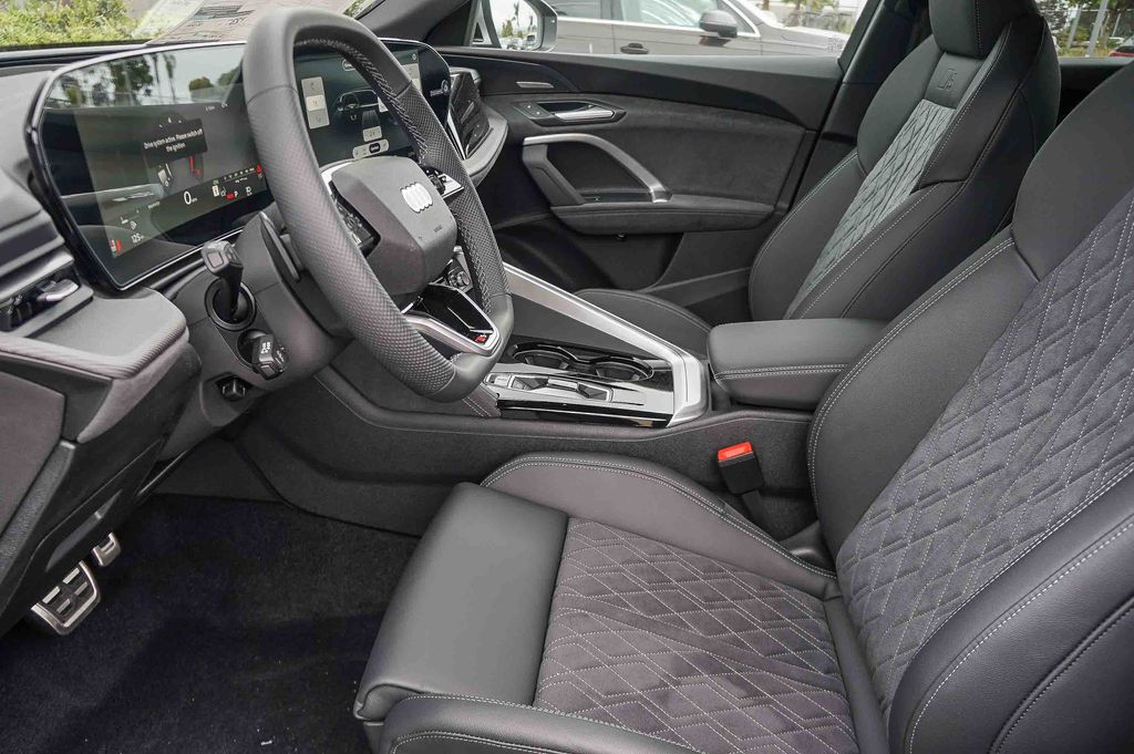 Thumbnail: 2026 Audi SQ5 - 11