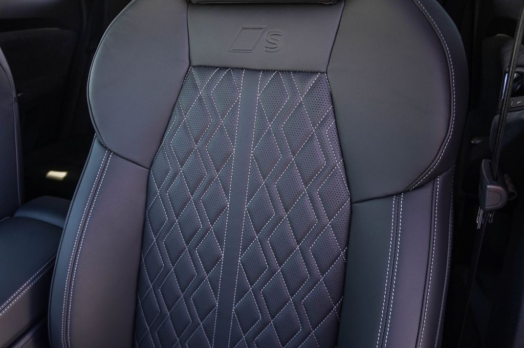 Thumbnail: 2026 Audi SQ5 - 30