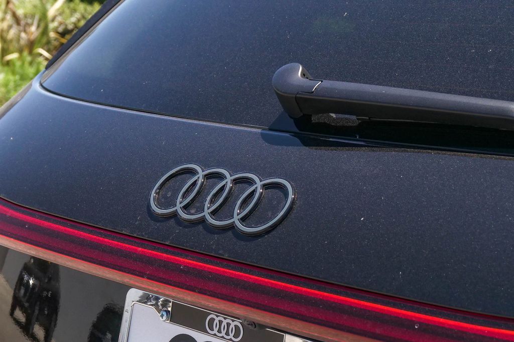 Thumbnail: 2026 Audi SQ5 - 6