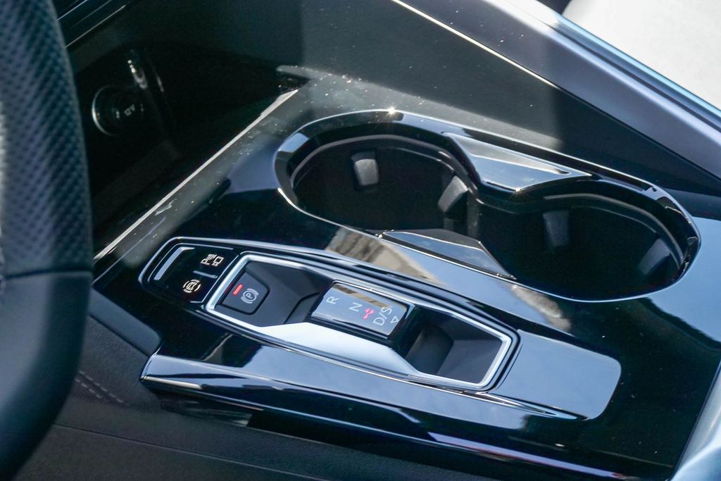 Thumbnail: 2026 Audi SQ5 - 15