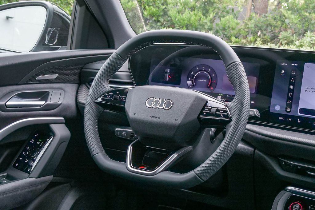 Thumbnail: 2026 Audi SQ5 - 12