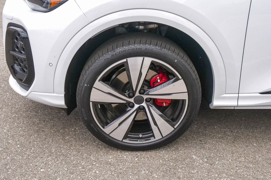 Thumbnail: 2026 Audi SQ5 - 6