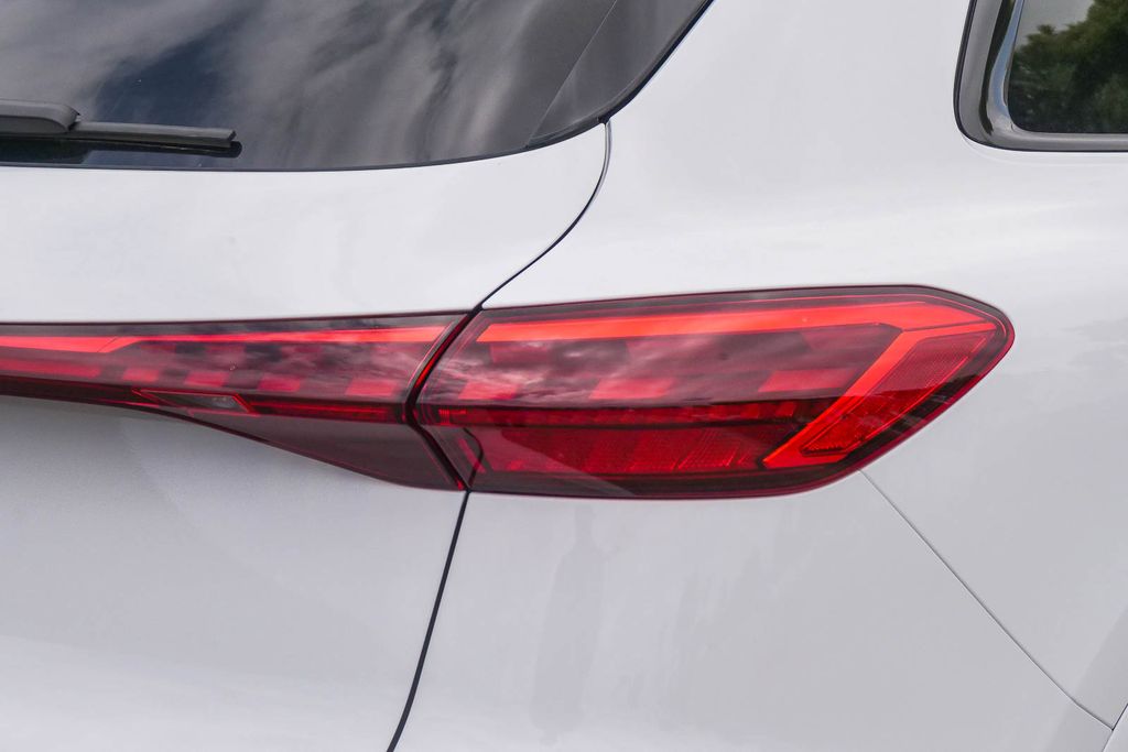 Thumbnail: 2026 Audi SQ5 - 20