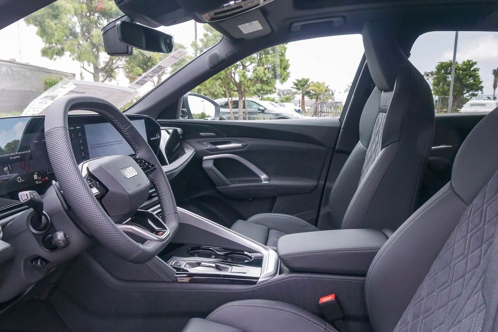 Thumbnail: 2026 Audi SQ5 - 10