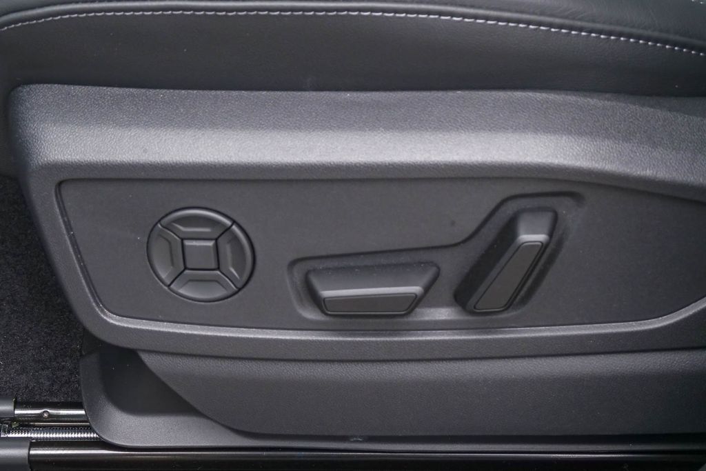 Thumbnail: 2026 Audi SQ5 - 22