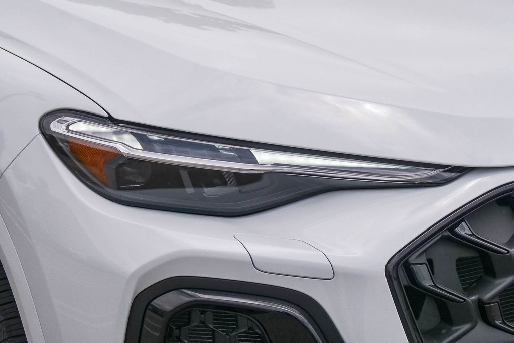 Thumbnail: 2026 Audi SQ5 - 17