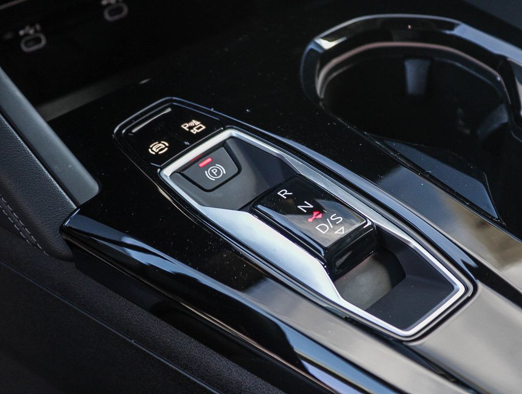 Thumbnail: 2025 Audi Q5 - 13