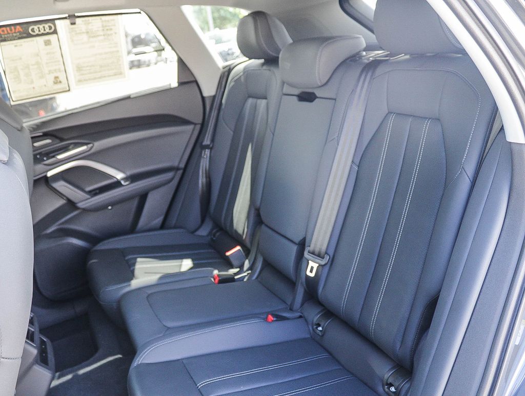 Thumbnail: 2025 Audi Q5 - 11