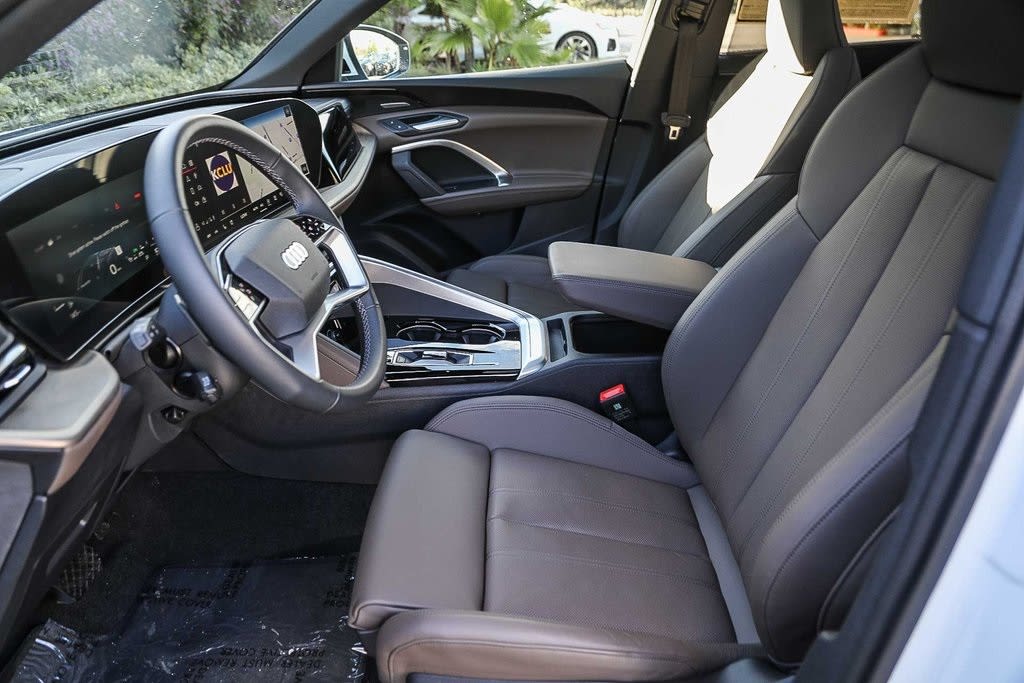 Thumbnail: 2025 Audi Q5 - 10