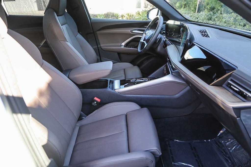 Thumbnail: 2025 Audi Q5 - 9