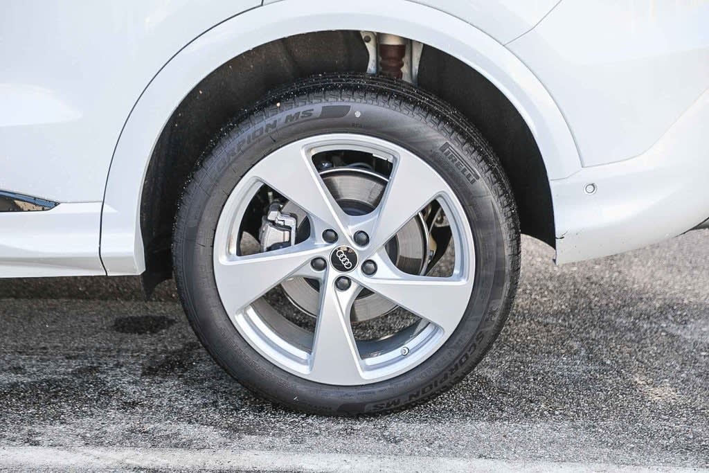 Thumbnail: 2025 Audi Q5 - 21