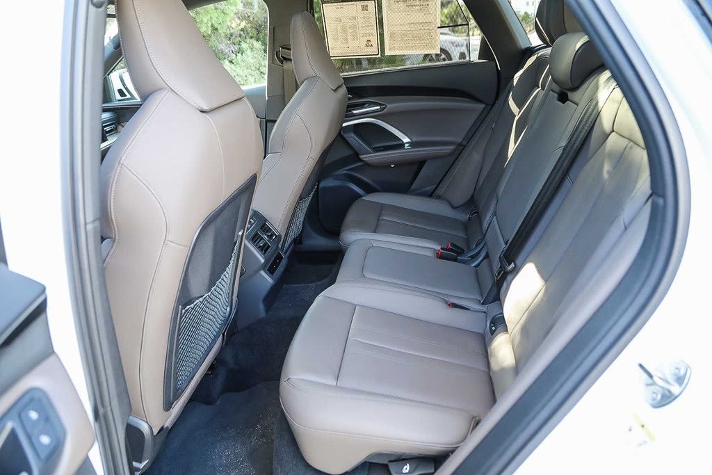 Thumbnail: 2025 Audi Q5 - 11