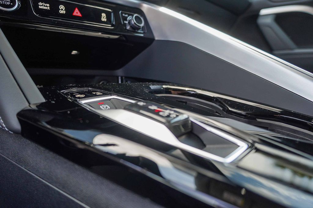 Thumbnail: 2025 Audi Q5 - 28