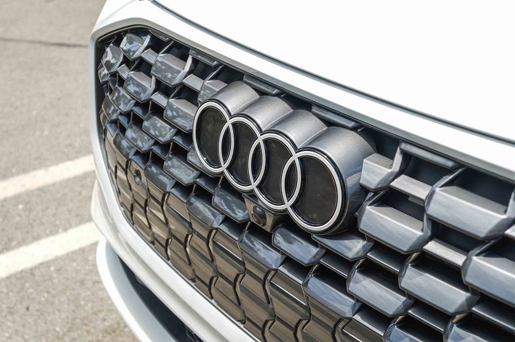 Thumbnail: 2025 Audi Q5 - 6