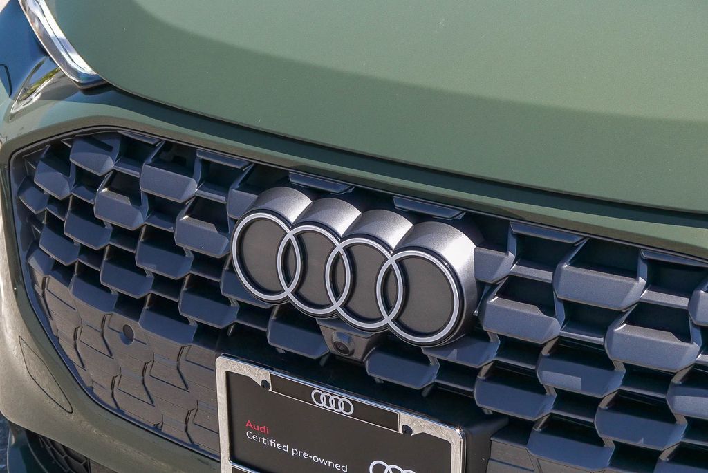 Thumbnail: 2025 Audi Q5 - 6