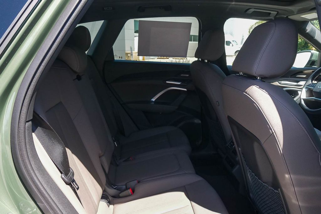 Thumbnail: 2025 Audi Q5 - 12