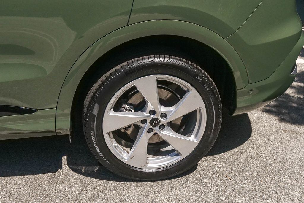 Thumbnail: 2025 Audi Q5 - 19