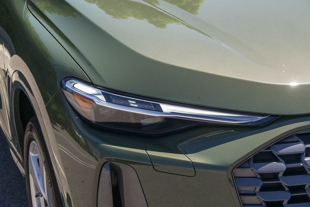 Thumbnail: 2025 Audi Q5 - 18