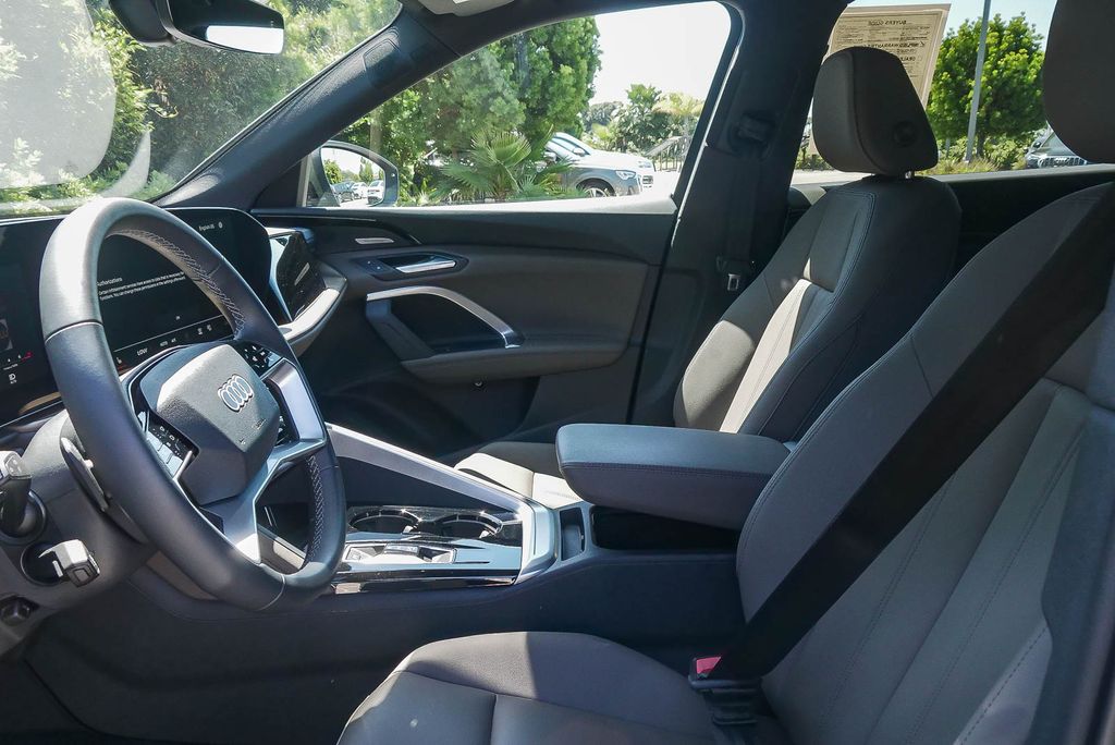 Thumbnail: 2025 Audi Q5 - 11