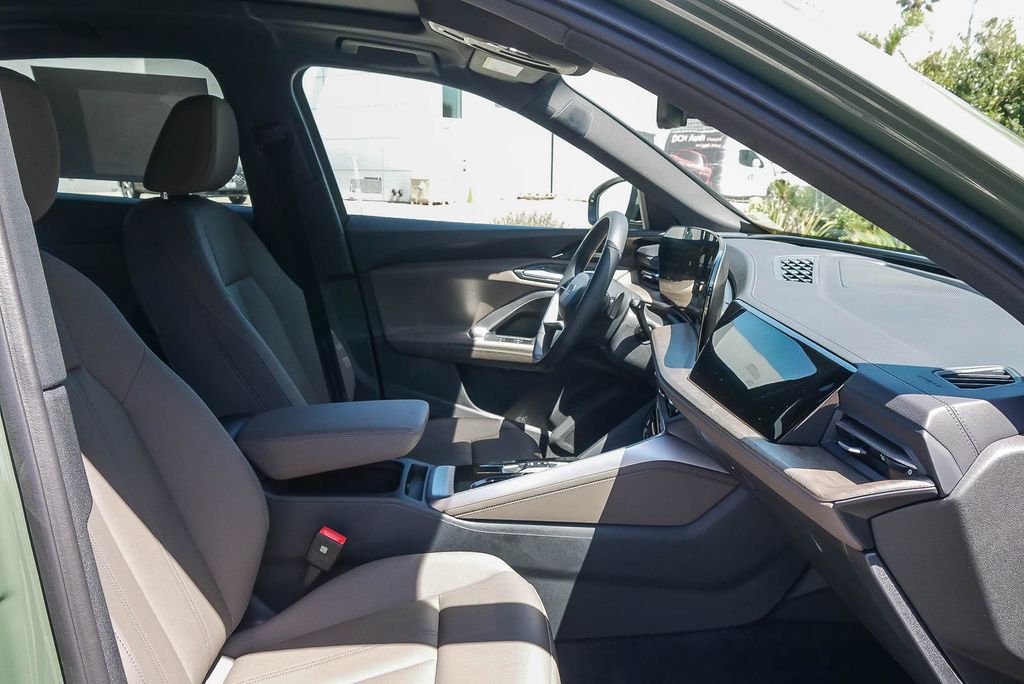 Thumbnail: 2025 Audi Q5 - 10