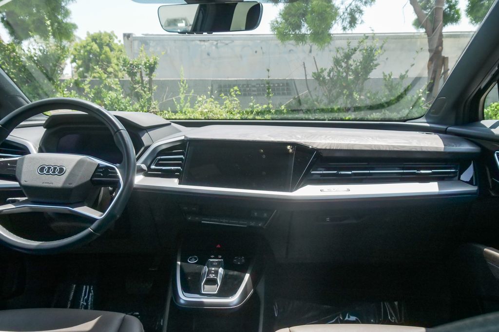 Thumbnail: 2024 Audi Q4 e-tron - 9