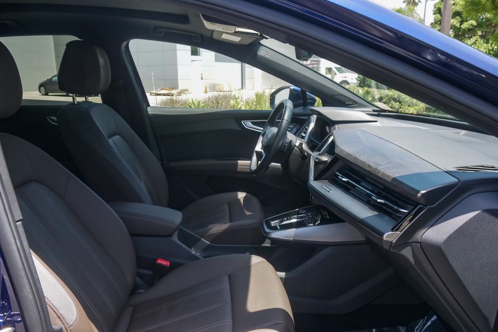 Thumbnail: 2024 Audi Q4 e-tron - 10