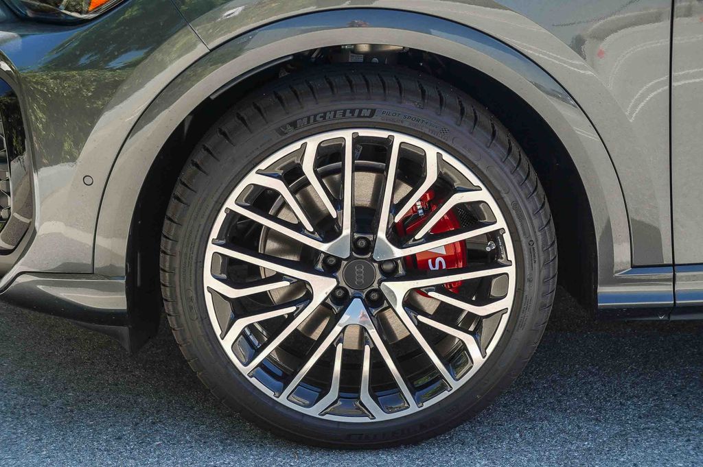 Thumbnail: 2026 Audi SQ5 - 7