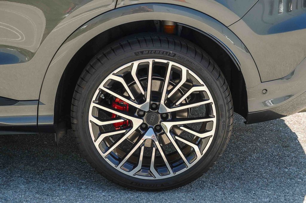 Thumbnail: 2026 Audi SQ5 - 20