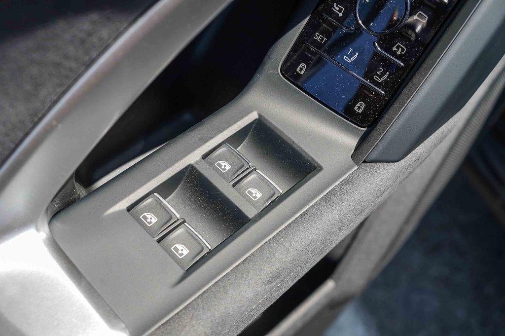 Thumbnail: 2026 Audi SQ5 - 25