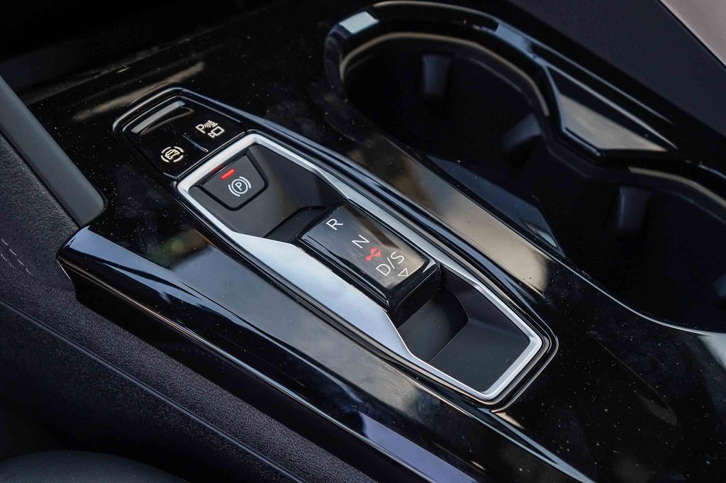 Thumbnail: 2026 Audi SQ5 - 24