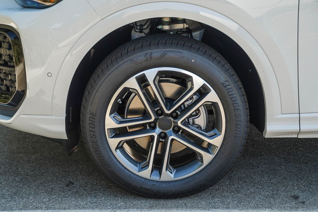 Thumbnail: 2026 Audi Q5 - 7