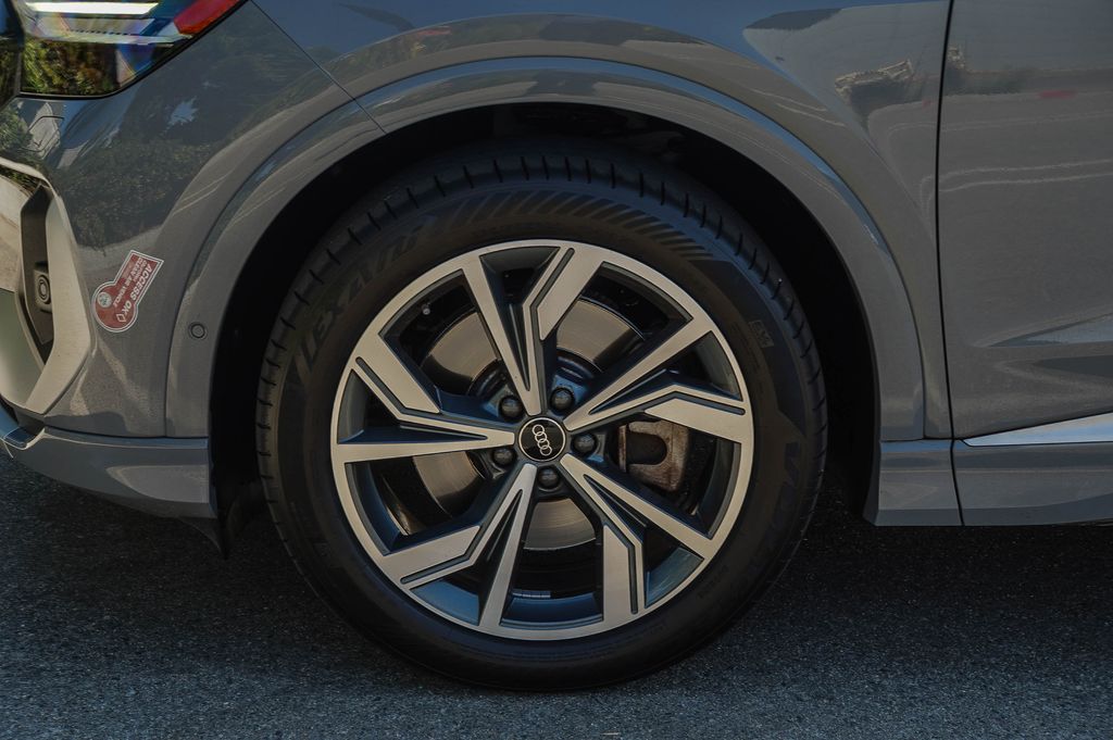 Thumbnail: 2024 Audi Q4 e-tron - 7