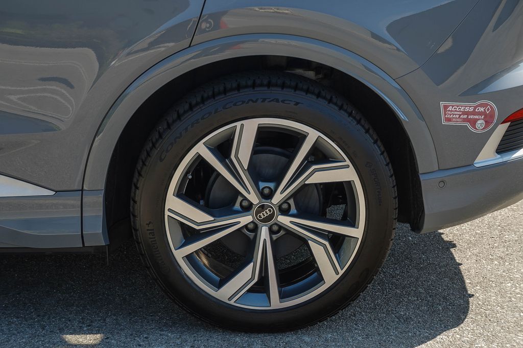 Thumbnail: 2024 Audi Q4 e-tron - 23