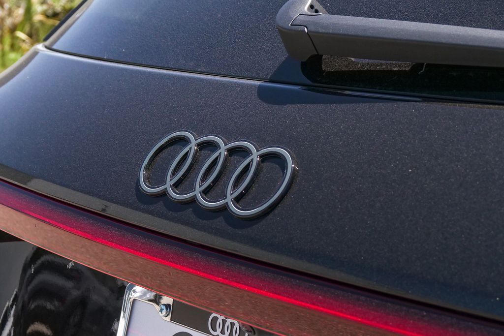 Thumbnail: 2027 Audi Q6 e-tron - 6