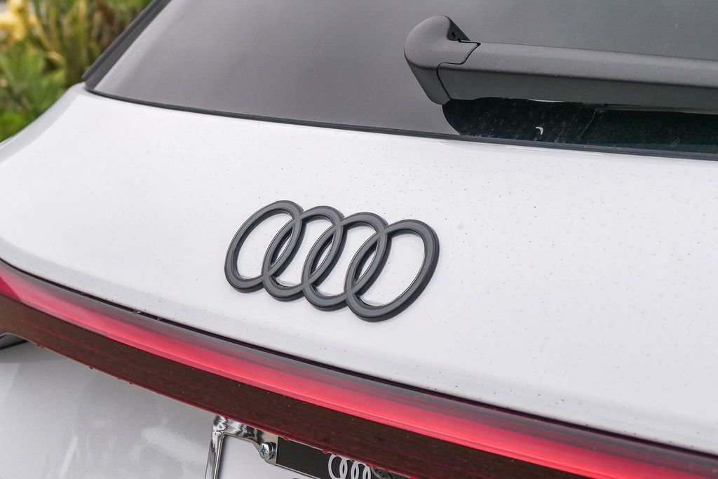 Thumbnail: 2027 Audi Q6 e-tron - 6