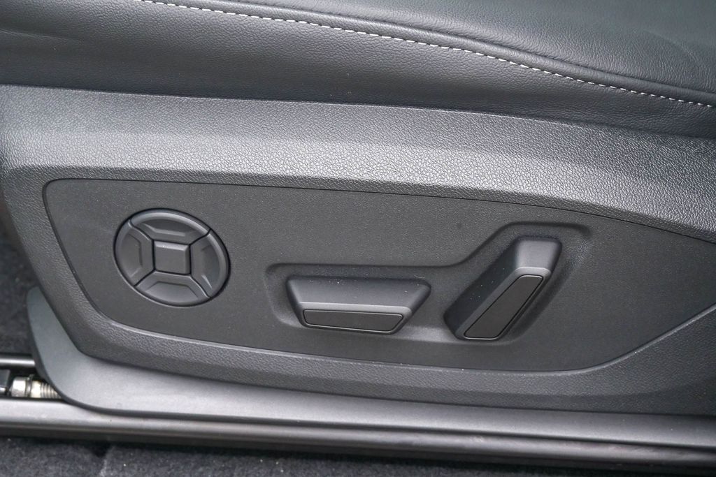 Thumbnail: 2027 Audi Q6 e-tron - 22