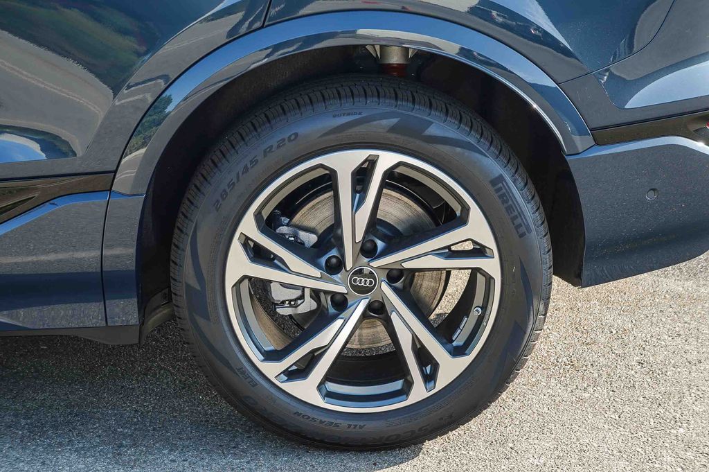 Thumbnail: 2027 Audi Q6 e-tron - 19